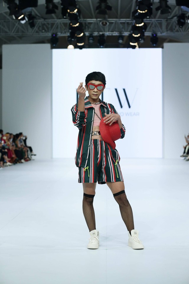 Selebriti Catwalk Di Jakarta Fashion Week Jessica Mila Hingga Luna Maya Kumparan Com