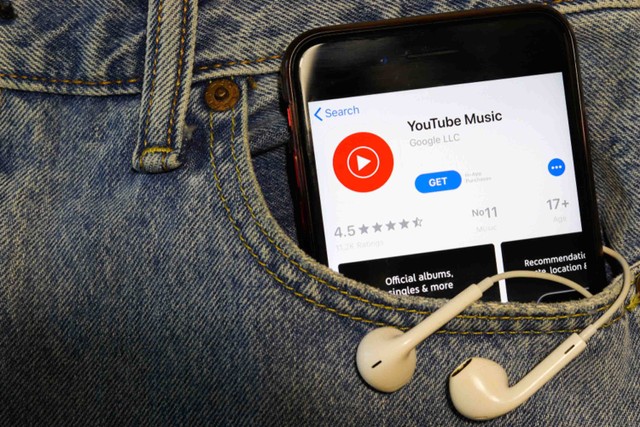 Ilustrasi Youtube Music. Foto: Postmodern Studio/Shutterstock. 