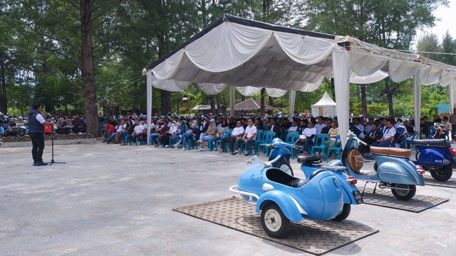 Peserta Aceh Vespa Festival 2022 berkumpul di Lampuuk, Aceh Besar. Foto: Disbudpar  