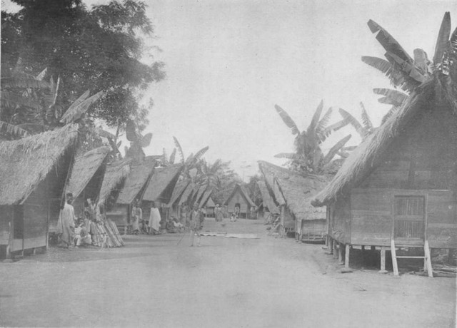 Sebuah desa Batak, dibangun untuk penderita kusta, di Laguboti, dekat Danau Toba, Sumatera Utara. Foto: Tropisch Nederland, XII E Jaargang, AFL. No.  21 – 5 Februari 1940.