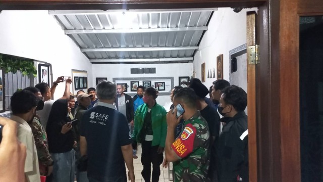 Suasana rumah duka WNI Korban penembakan di Texas, Kurnia Putri, di Pudaksari, Pudapayung, Banyumanik, Kota Semarang. Foto: Intan Alliva Khansa/kumparan