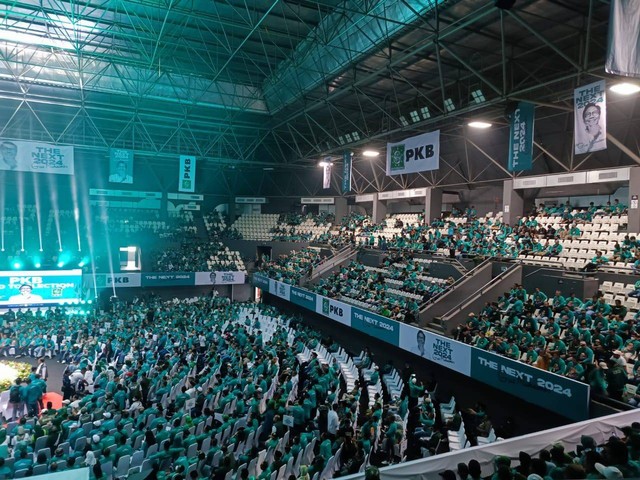 Ribuan kader padati tenis indoor senayan, GBK dalam acara PKB road to election, Minggu (30/10). Foto: Ainun Nabila/kumparan