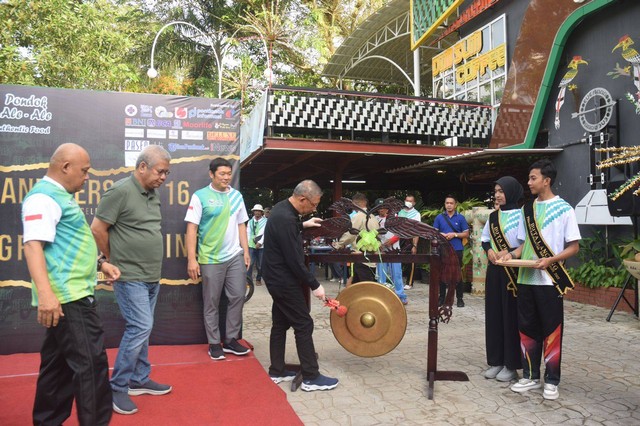 Gubernur Sutarmidji secara resmi membuka gerai baru pondok ale-ale di Pontianak. Foto: Teri/Hi!Pontianak