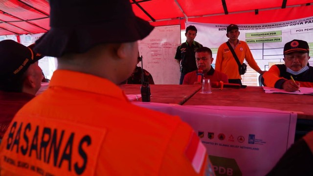 Wali Kota Palu Hadianto Rasyid (tengah) saat menghadiri pelaksanaan simulasi bencana yang digelar BPBD Kota Palu dan Yayasan Relief Islami Indonesia di Palu Grand Mall, Sabtu (29/10). Foto: Istimewa
