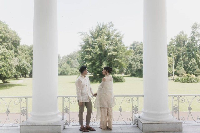 Pakai Busana Adat Dayak, Intip Foto Prewedding Kaesang dan Erina Gudono. Foto: Instagram/@erinagudono