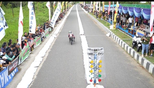 Kegiatan Kejurnas Drag Bike Region 5 dan 6 Putaran V, yang digelar di sirkuit NP Tugu Merah Aimas, Kabupaten sorong Papua Barat, pada 28-30 Oktober 2022.