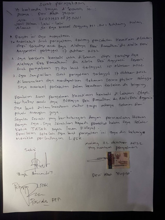 Surat pengajuan autopsi korban meninggal dalam tragedi Kanjuruhan Malang oleh Devi Athok terhadap dua putrinya. Foto: Dok. Istimewa
