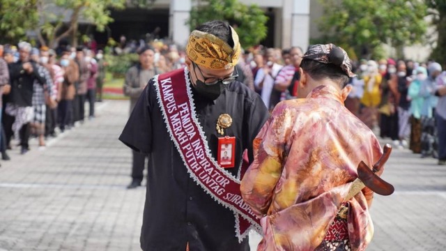 Umar Syahroni, Pemuda Inspirator Kampus Merah Putih Untag Surabaya