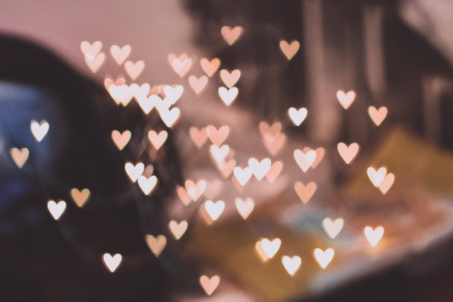 Puisi Panjang tentang Cinta, Foto: Unsplash/Freestocks.