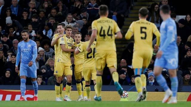 Selebrasi pemain Club Brugge usai mencetak gol ke gawang Manchester City pada pertandingan Grup A Liga Champions di Stadion Etihad, Manchester, Inggris. Foto: Craig Brough/REUTERS