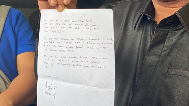 Surat yang ditulis Nikita Mirzani di dalam Rutan Serang. Foto: Istimewa