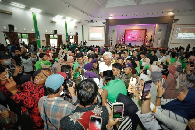 Ganjar Pranowo yang menjadi narasumber seminar 'Menjaga Keutuhan NKRI dan Merawat Keberagaman Bangsa Dengan Semangat Sumpah Pemuda' di UIN Raden Mas Said, Kabupaten Sukoharjo, Jateng Senin (31/10/2022). Foto: Dok. Istimewa