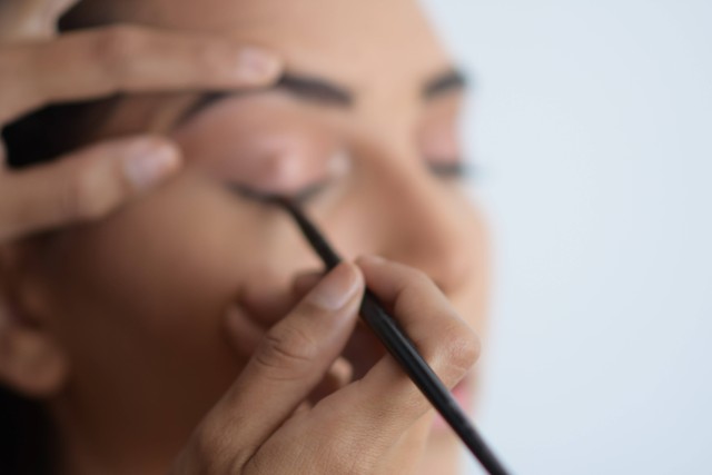 Ilustrasi Model Eyeliner untuk Mata Sipit. Foto: Unsplash