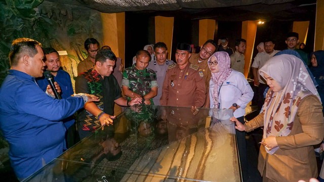 Endapan tanah yang merekam jejak tsunami Aceh di masa lalu. Foto: Disbudpar