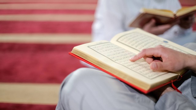 Ilustrasi Al-quran. Foto: dotshock/Shutterstock.