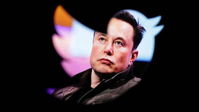 Ilustrasi foto Elon Musk dengan logo Twitter. Foto: Dado Ruvic/Reuters