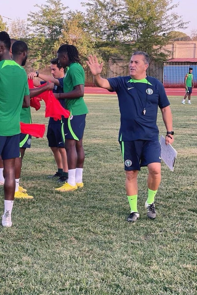Jose Peseiro, pelatih Timnas Nigeria. Foto: Instagram/@joseposeirocoach