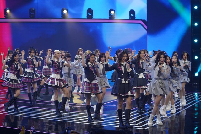 JKT48 dan MNL48 berkolaborasi di panggung TikTok For You Stage, Sabtu (29/10). Foto: Dok. TikTok