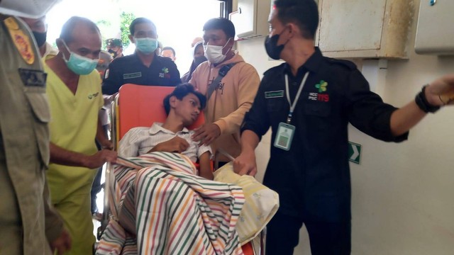 Penyintas Tragedi Kanjuruhan terakhir di RSUD Kanjuruhan dipulangkan. Foto/tugumalang/ Aisyah Nawangsari