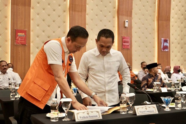 Cak Thoriq bersama BNPB Laporan Hunian Relokasi Korban Semeru. Dok Diskominfo