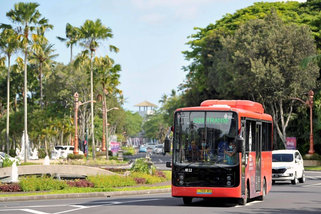 Bus listrik untuk transportasi G20 diuji coba di kawasan ITDC Nusa Dua, Badung, Bali, Rabu (2/11/2022). Foto: Nyoman Hendra Wibowo/Antara Foto