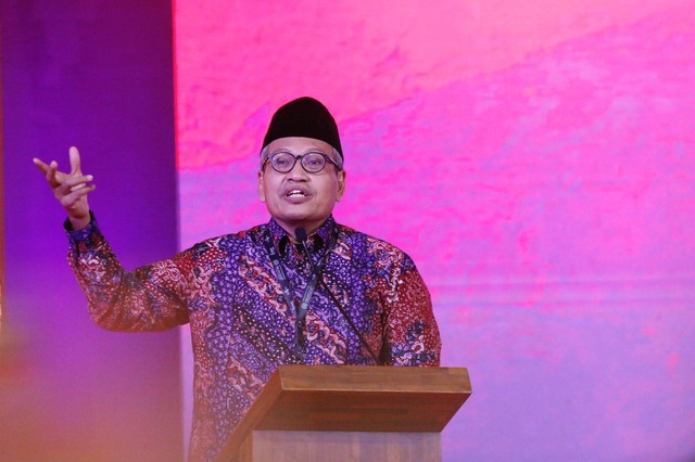 Ketua Lembaga Kajian dan Pengembangan Sumberdaya Manusia (Lakpesdam) PBNU Ulil Abshar Abdallah (Gus Ulil) menjadi salah satu pembicara dalam Forum Religion of Twenty (R20) yang digelar di Hotel Grand Hyatt, Nusa Dua, Bali, Kamis (3/11/2022). Foto: Dok. LTN PBNU