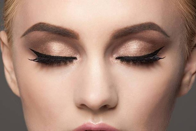 Ilustrasi model eyeliner untuk mata besar (Sumber: Pexels)