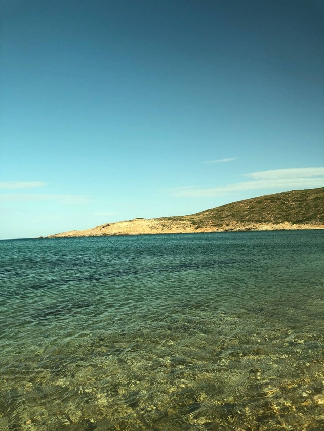 Golden Beach, pantai berpasir emas di Andros, Yunani. Foto: Skyr/Shutterstock