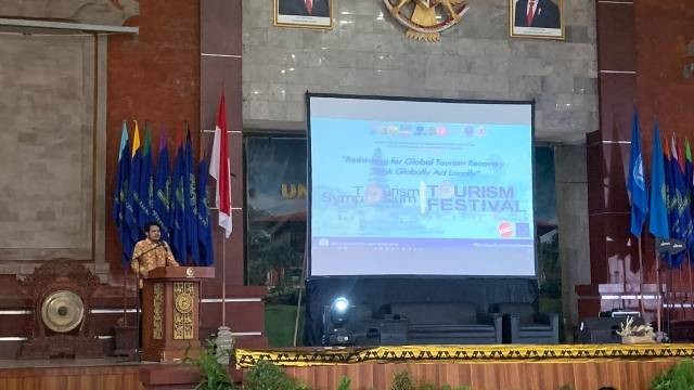 ITW dan BEM FPAR Universitas Udayana Helat Simposium Pariwisata 2022 (58059)