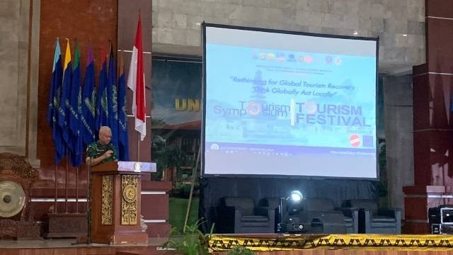 ITW dan BEM FPAR Universitas Udayana Helat Simposium Pariwisata 2022 (58058)