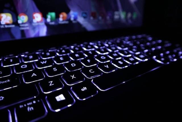 Ilustrasi kenapa lampu keyboard laptop Asus tidak menyala. Foto: Unsplash. 