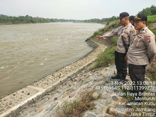 2 Pelajar Jombang Dilaporkan Hilang Tenggelam di Sungai Brantas