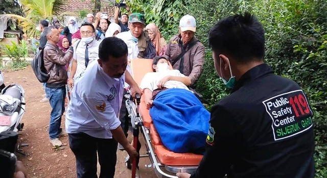 Pekerja rumah tangga (PRT) yang jadi korban penganiayaan di Bandung kembali ke rumahnya di Garut usai perawatan di RS, Rabu (2/11).  Foto: Dok. Istimewa