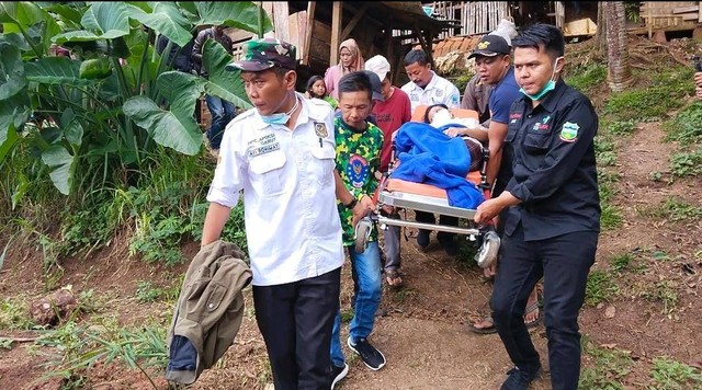 Pekerja rumah tangga (PRT) yang jadi korban penganiayaan di Bandung kembali ke rumahnya di Garut usai perawatan di RS, Rabu (2/11).  Foto: Dok. Istimewa