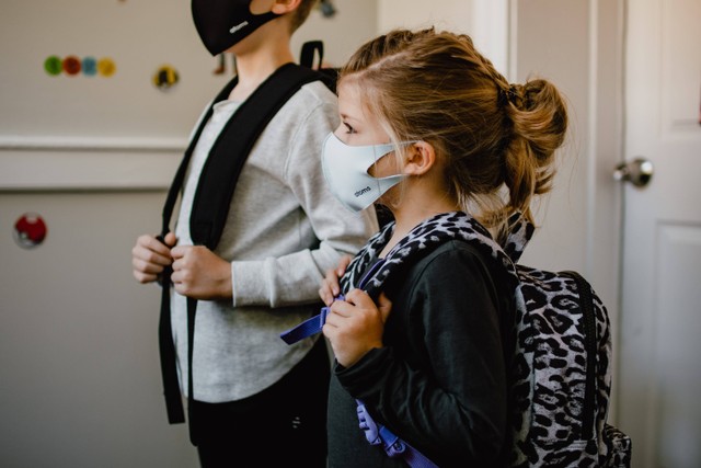 Ilustrasi Puisi Anak Sd Tentang Sahabat Yang Menyentuh Hati, Foto : Unsplash/Kelly Sikkema