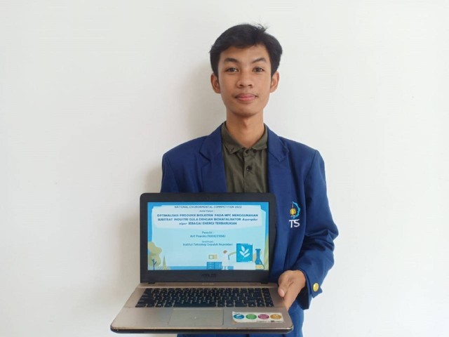 Arif Pawoko, mahasiswa ITS penggagas ide pengolahan limbah ampas tebu untuk optimalisasi biolistrik.