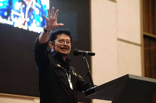 Menteri Pertanian Syahrul Yasin Limpo (Mentan SYL) mengukuhkan Petani champion cabai dan bawang merah di Kota Surabaya, Jawa Timur, Rabu (2/11/2022). Foto: Dok. Kementan