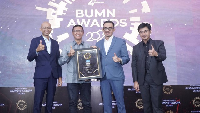 PNM berhasil meraih dua penghargaan di acara 4th Anniversary BUMN Awards 2022 yang diselenggarakan di JS Luwansa Hotel, Jakarta, Kamis (27/11). Foto: Dok. PNM