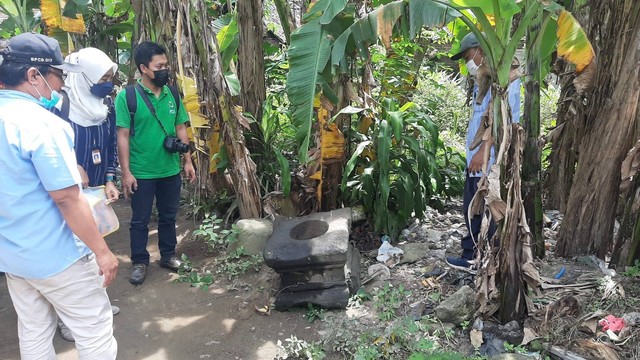 Dua benda bersejarah ditemukan di wilayah Gancahan VI, Sidomulyo, Kecamatan Godean, Kabupaten Sleman. Foto: Arfiansyah Panji/kumparan