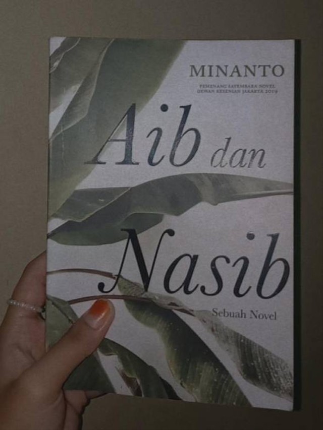 Foto di atas merupakan milik pribadi penulis, yaitu foto sampul novel "Aib dan Nasib" Karya Minanto.