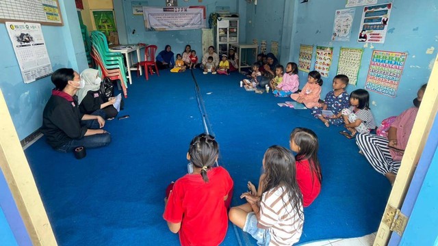 Sosialisasi kepada anak-anak terkait perilaku hidup bersih dan sehat