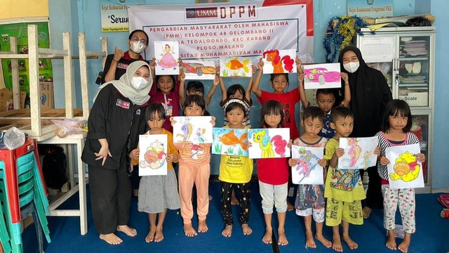 Lomba mewarnai bersama anak-anak Desa Tegalgondo