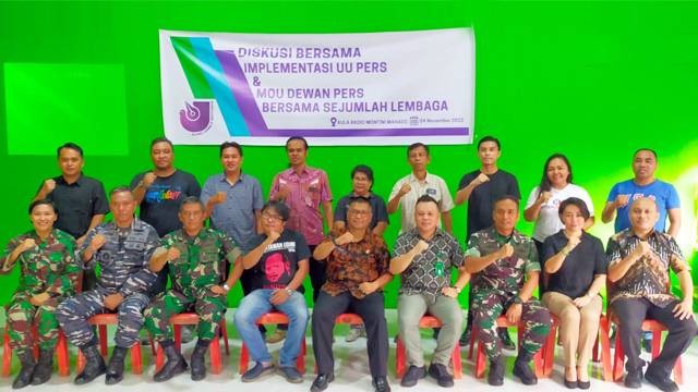 AJI Manado bersama dengan TNI-Polri dan sejumlah lembaga Negara menggelar Diskusi terkait Undang-undang Pers dan juga MoU Dewan Pers.