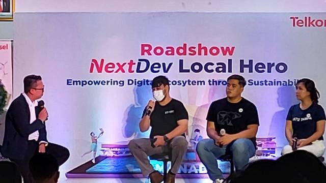 Agenda diskusi di kegiatan Roadshow NextDev yang digelar Telkomsel di Kota Manado