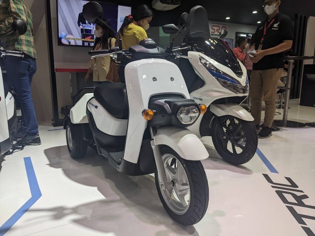Dua motor listrik niaga Honda Benly e: dan Gyro e: di Indonesia Motorcycle Show (IMOS) 2022. Foto: Sena Pratama/kumparan