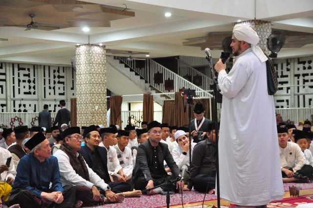 Pesan Habib Jindan bin Novel: Bershalawat Untuk Syafaat Akhirat (92334)