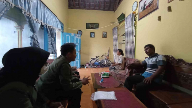 Mahasiswa KKNT 16 UPN "Veteran" JATIM melaksanakan Kegiatan Wawancara UMKM Yang Ada Di Kelurahan Blitar, Kota Blitar