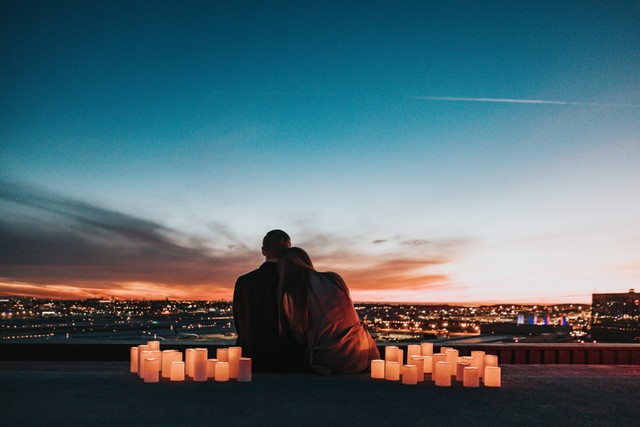 Puisi manja untuk kekasih, Foto: Unsplash/Nathan Dumlao.