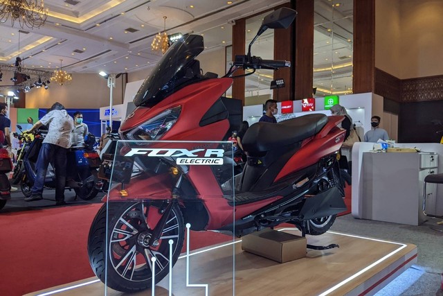 Motor listrik baru Polytron Fox R di Indonesia Motorcycle Show (IMOS) 2022. Foto: Sena Pratama/kumparan
