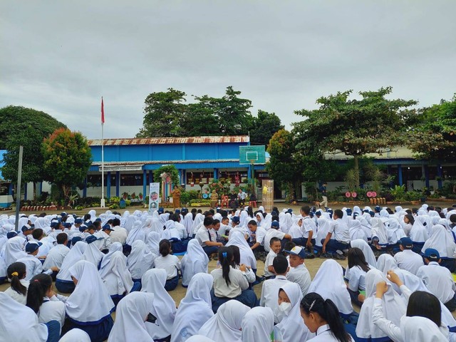 Sebagai rangka mensosialisasikan anti bullying di sekolah, Dompet Dhuafa Waspada bersama UPT SMP N 1 Sei Suka, Kabupaten Batu Bara menggelar kegiatan dongeng untuk siswa, Senin lalu (31/10)
